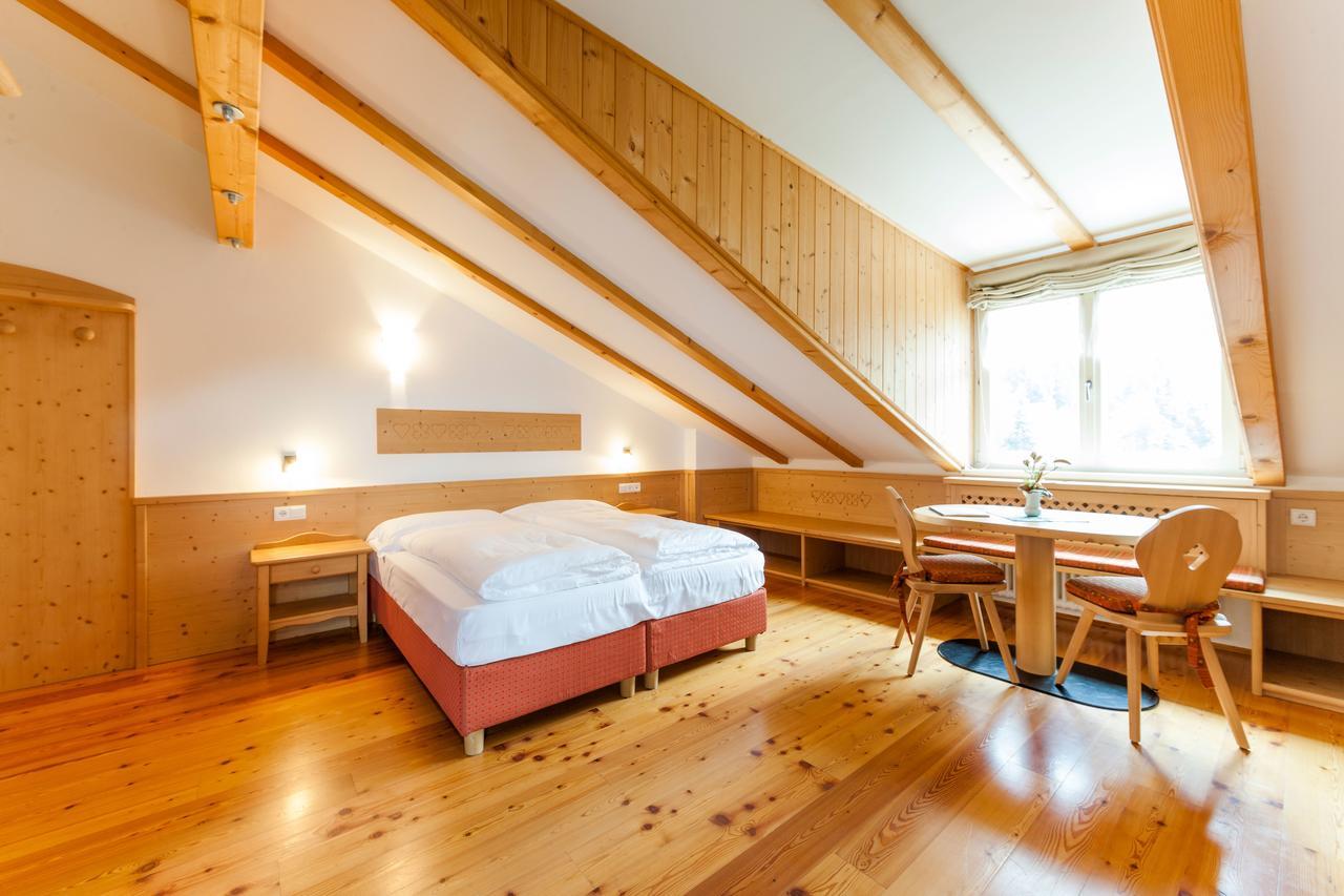 Berggasthof Locanda Alpina Dorfner モンターニャ エクステリア 写真