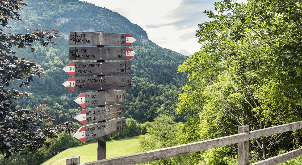 Berggasthof Locanda Alpina Dorfner モンターニャ エクステリア 写真