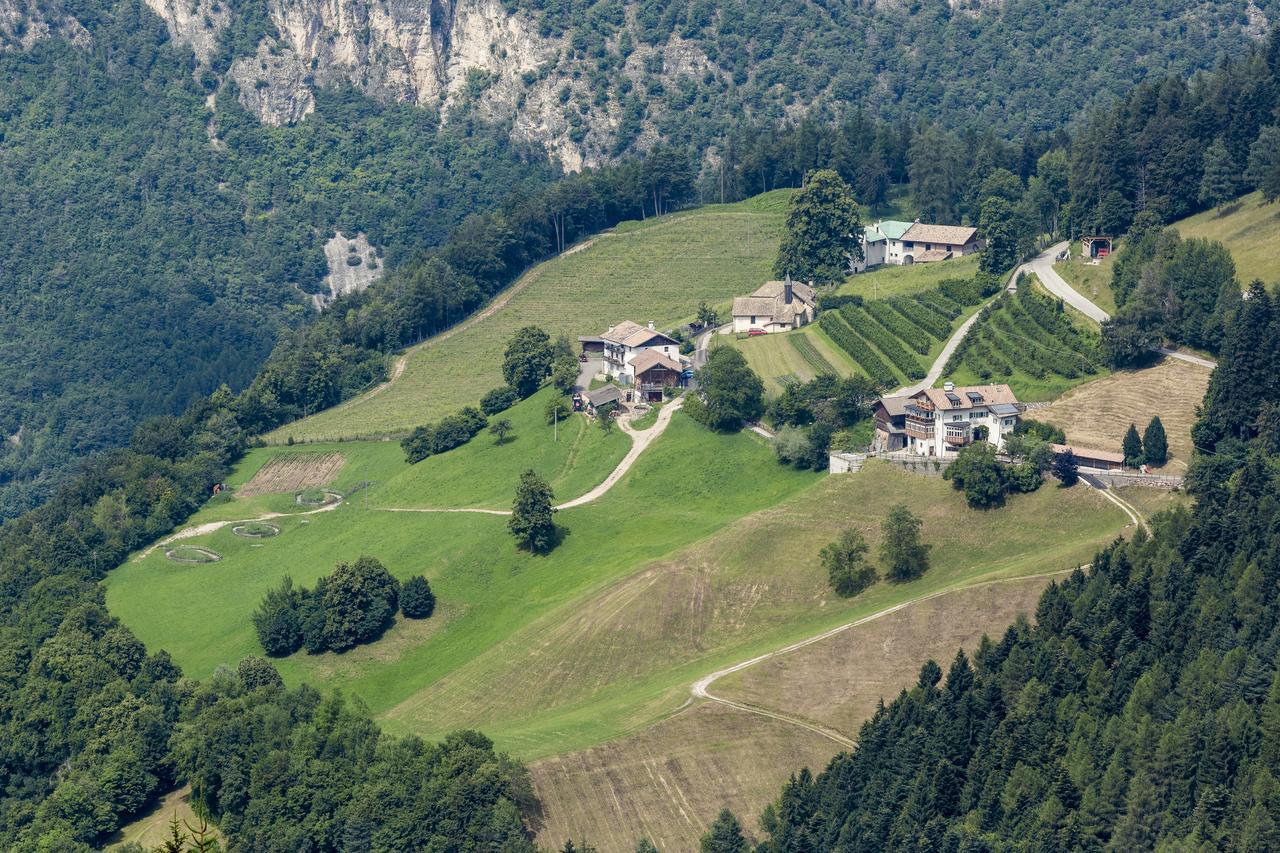 Berggasthof Locanda Alpina Dorfner モンターニャ エクステリア 写真